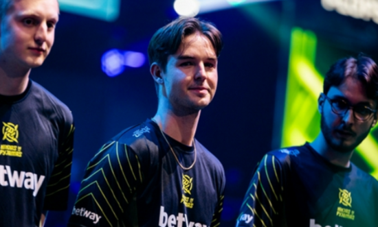 英雄联盟S15淘汰赛AL战队领先T1队伍争夺赛点