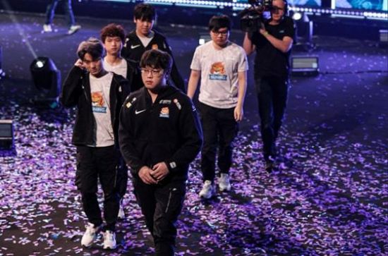 DOTA2饰品复制事件引发关注，玩家如何应对赛博假钞问题